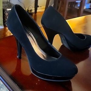 Size 8-1/2 black suede pumps